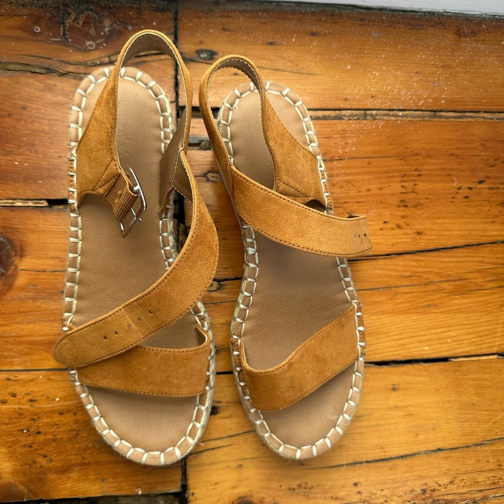 Women's Tan Sandals